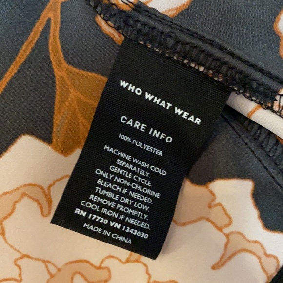 NEW! Floral Print Silky Sleeveless Top - Picture 5 of 5